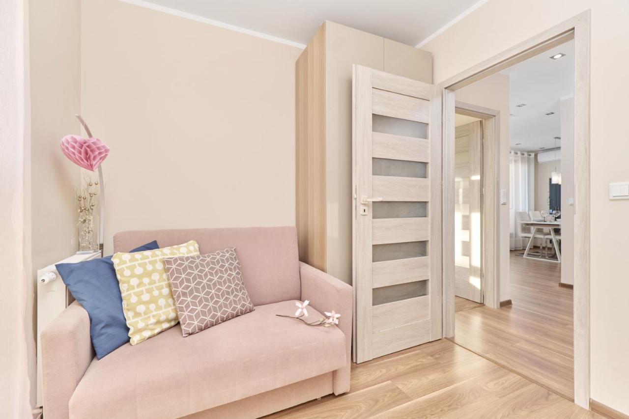 Apartment Wroclaw Krakowska With Balcony And Free Garage By Noclegi Renters Exterior foto